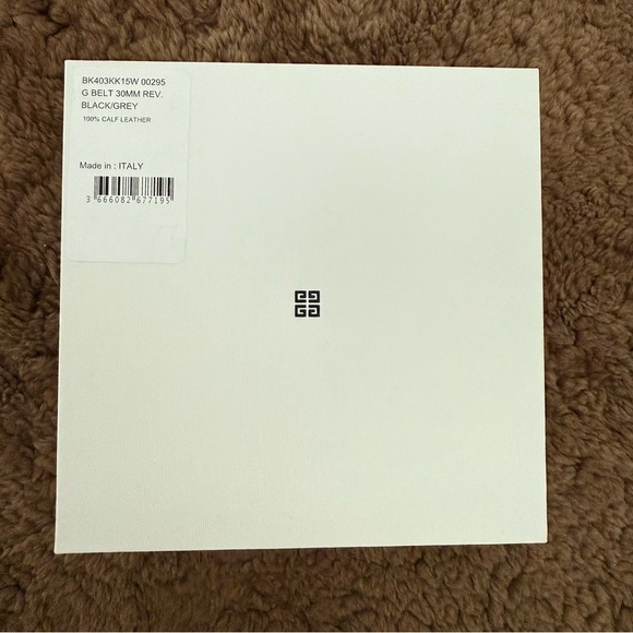 Authentic Givenchy Box with dust bag and authenticity card - Picture 5 of 6
